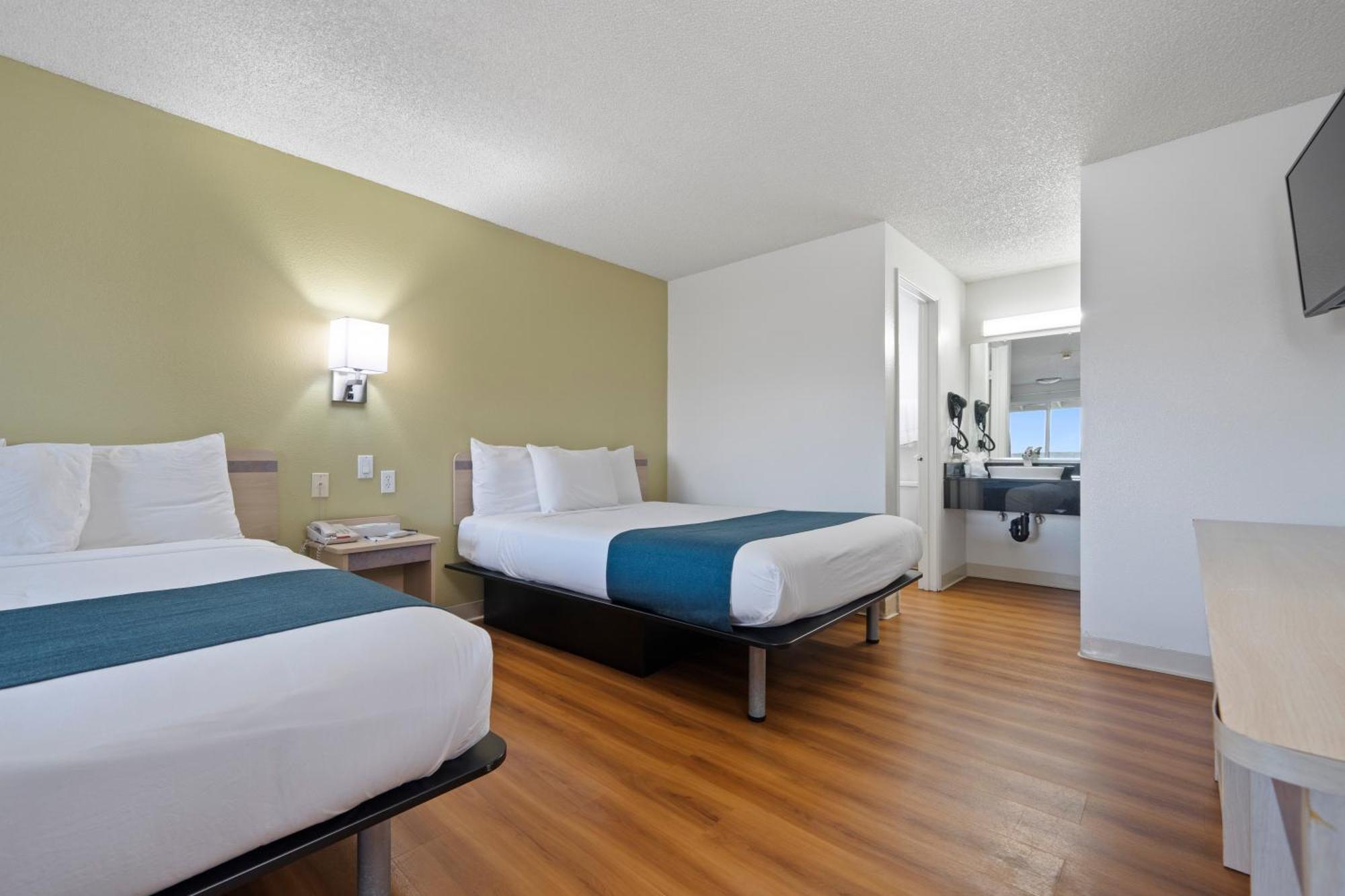 Hotel 6 Wa